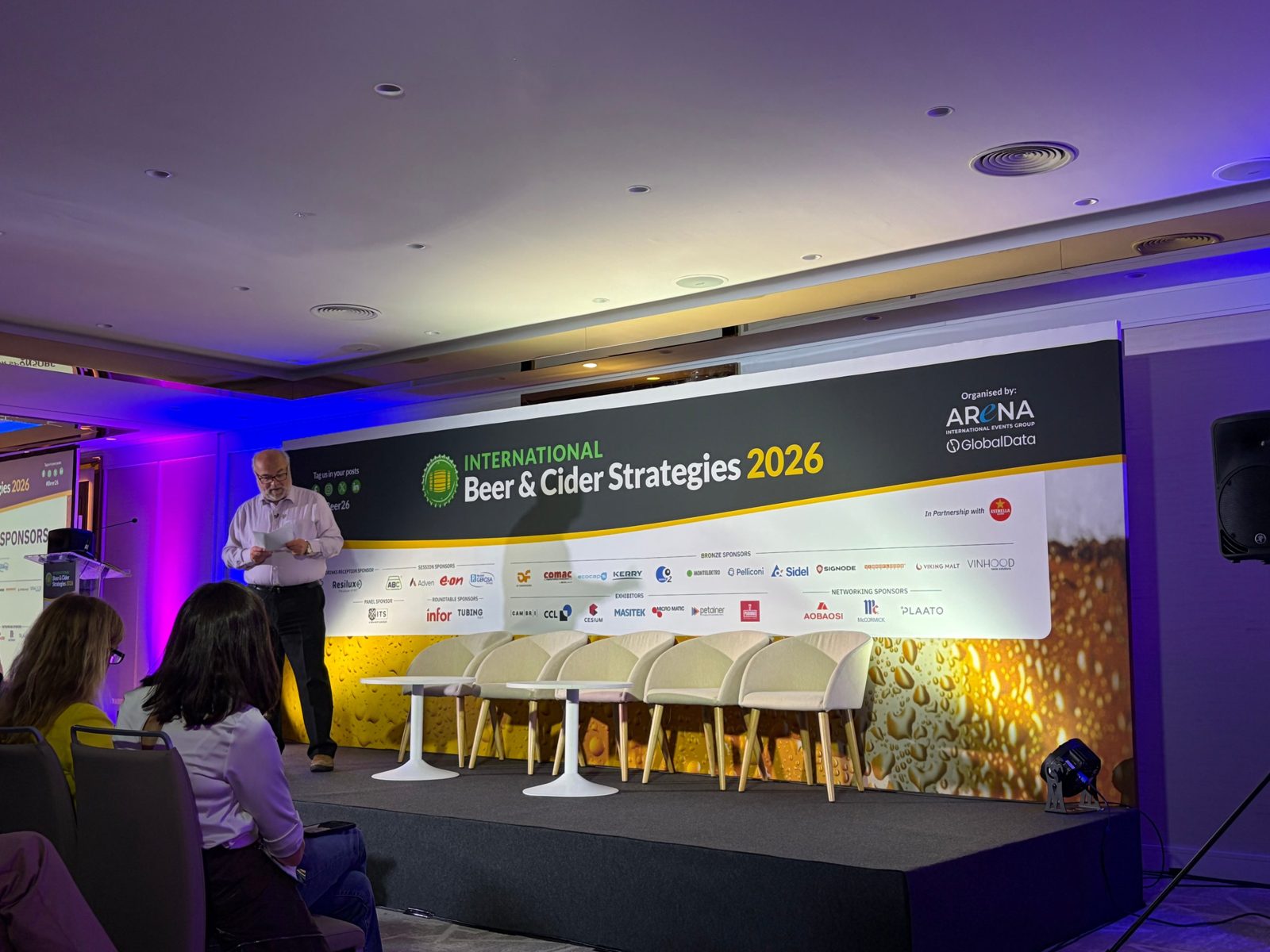 Bühne der International Beer & Cider Strategies 2026 mit AOBAOSI unter den Sponsoren