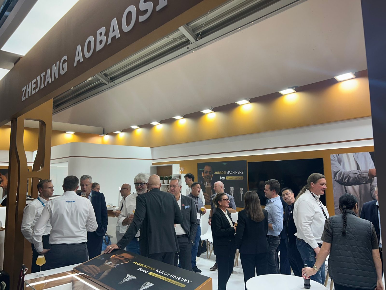 Busy stand party at the AOBAOSI stand at drinktec 2025